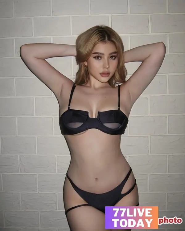 Hotgirl Việt Lai Mỹ Sunna Nhật Anh Diện Bikini Hình 3