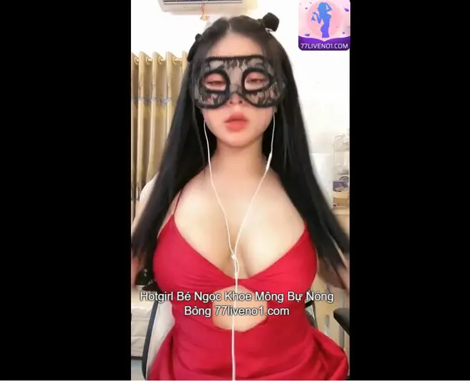 Hotgirl Bé Ngọc Khoe Mông Bự Nóng Bỏng 7