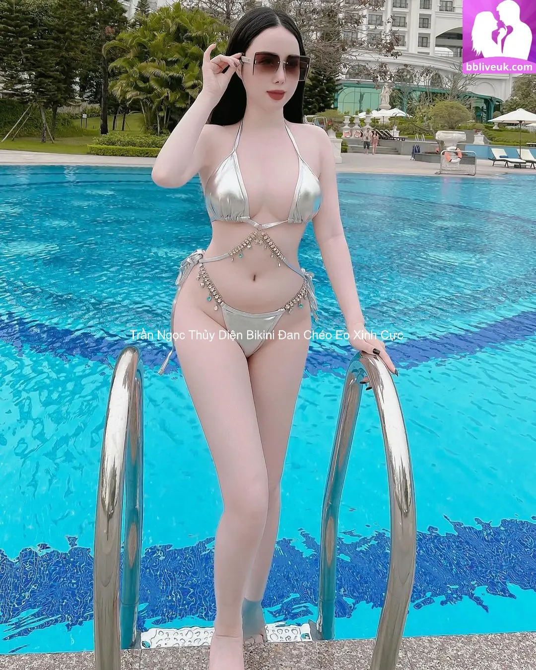 Trần Thị Nhung Chanh Diện Bikini Hở Khoe Thân Mỏng Manh 6